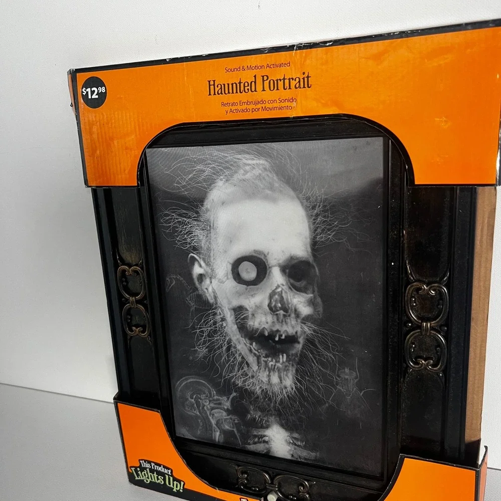 Walmart Haunted Portrait Sound Motion Activated Light Up Halloween Decor 61320
